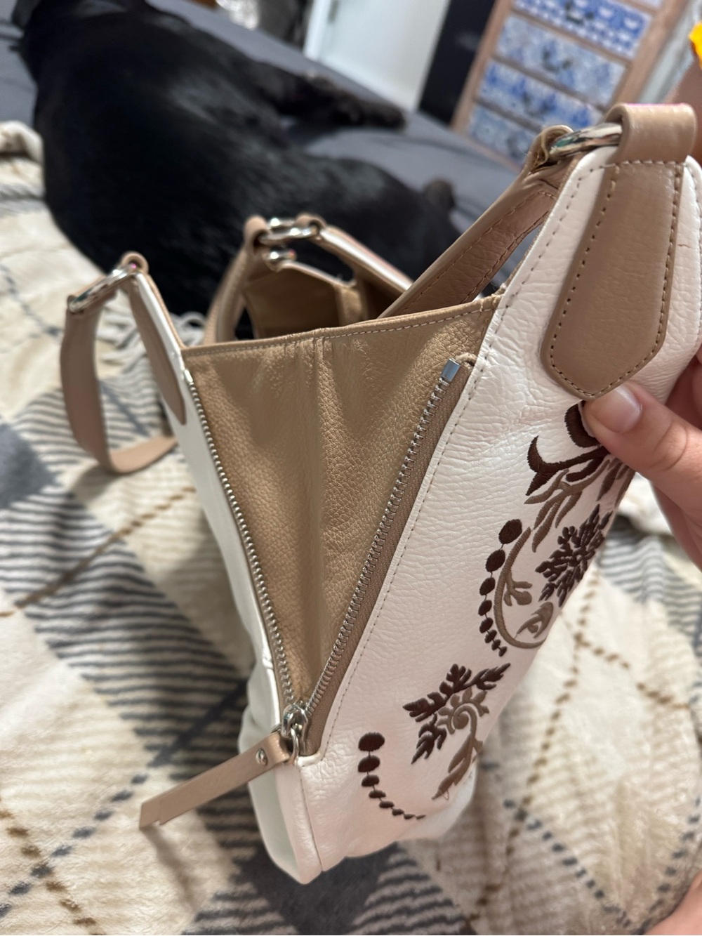 Sharif Cream Shoulder Bag with Multicolor Floral & Bird Embroidery - Picture 5 of 8